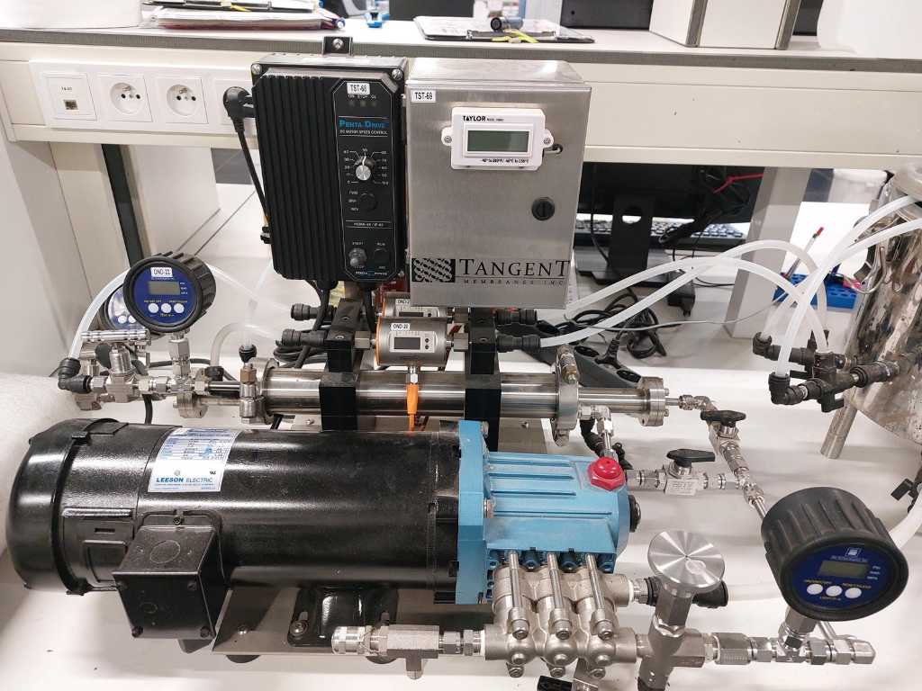 Tangens - Filtracja RO - Laboratoryjna konfiguracja filtracji pilotażowej RO mini Tangens