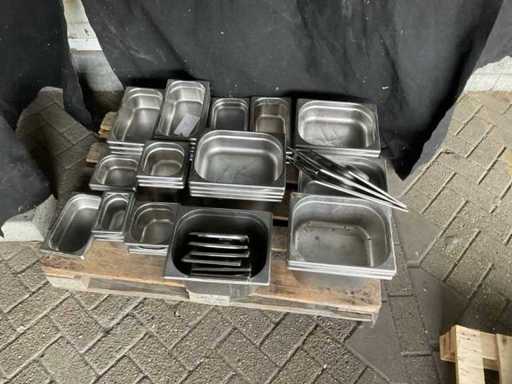 Un lot de tăvi pentru gastronorm