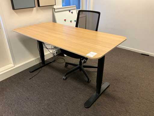 Elektrischer Sitz-/Stehschreibtisch