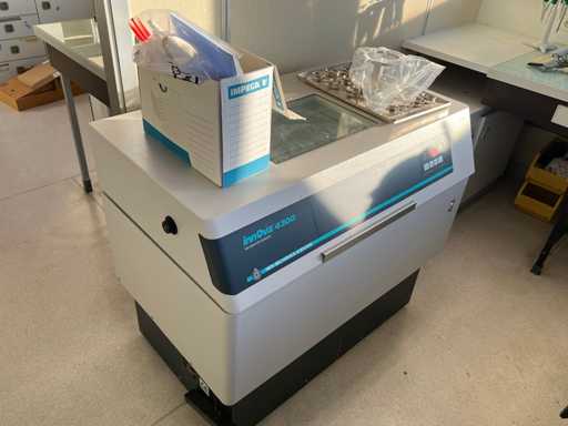 NEW BRUNSWICK SCIENTIFIC - INNOVA 4300 - Laboratory Incubator