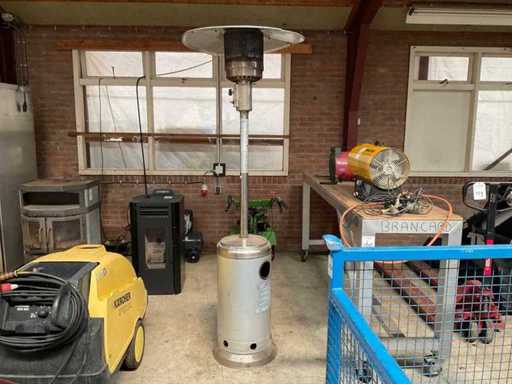 Tauschen Sie einen aufrechten Terrassenheizer aus