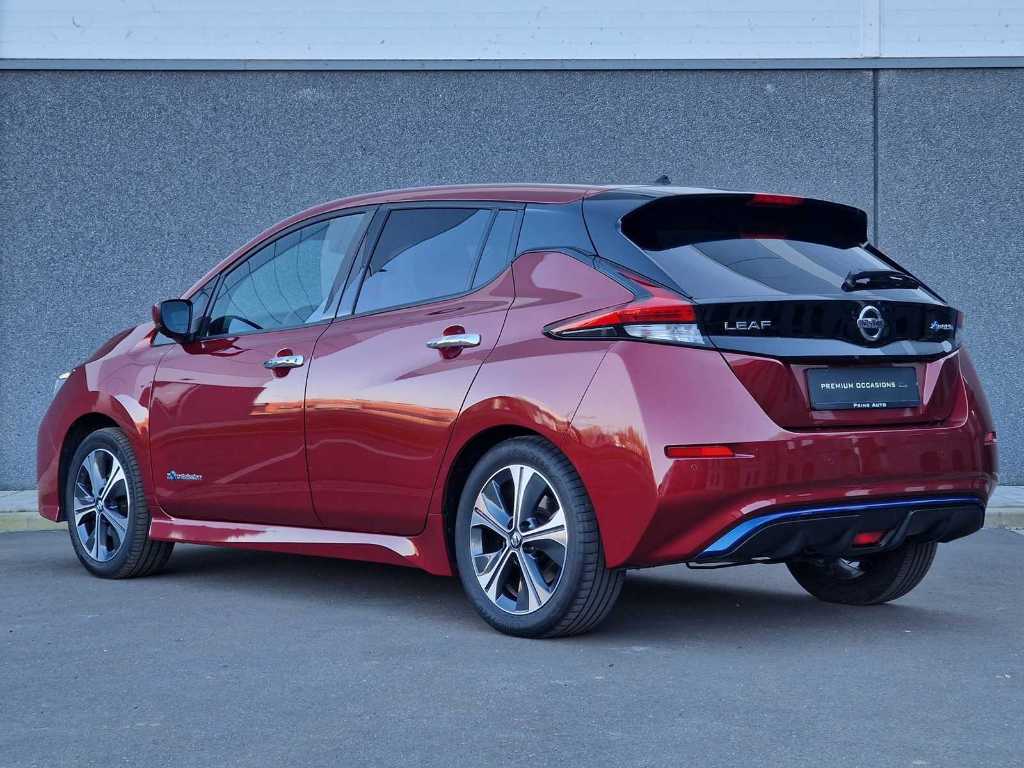 Nissan leaf store magnetic red