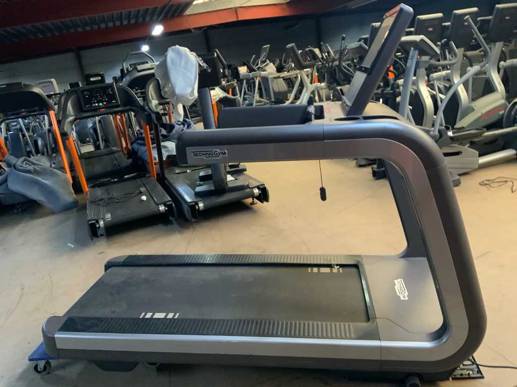 Technogym artis run online treadmill