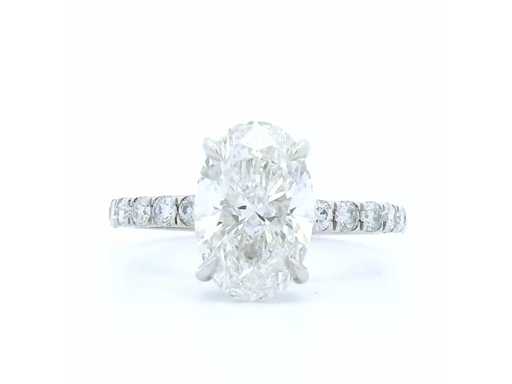 Anello in platino con 2,44 crt. diamante