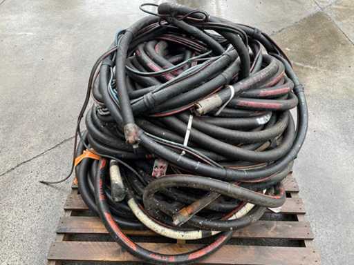 Beaucoup de tuyaux de soufflage avec raccords