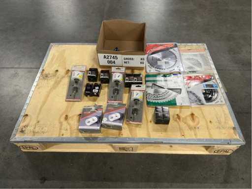 Bosch, Makita and more - Batch of sawing and drilling accessories - Machine accessories