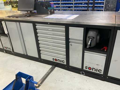 Armadietto degli attrezzi riempito dal Sistema Modulare Sonico (MSS)