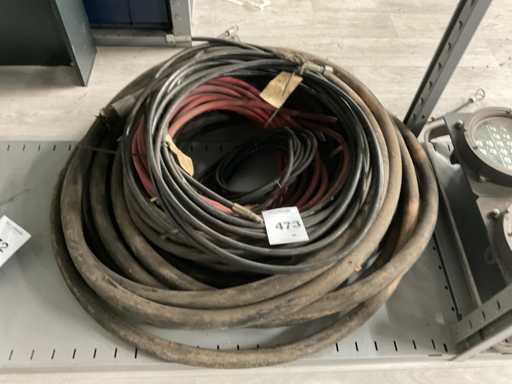 Charge von Schläuchen und Kabeln