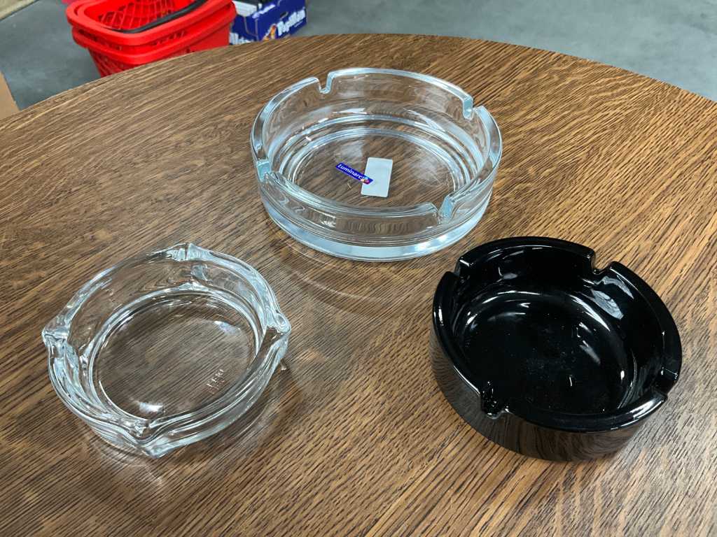 Large batch of ashtrays ARCOROC, LUMINARC