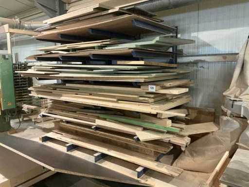Partij platen en houten planken