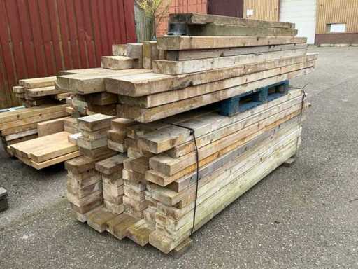 Partia drewnianych belek