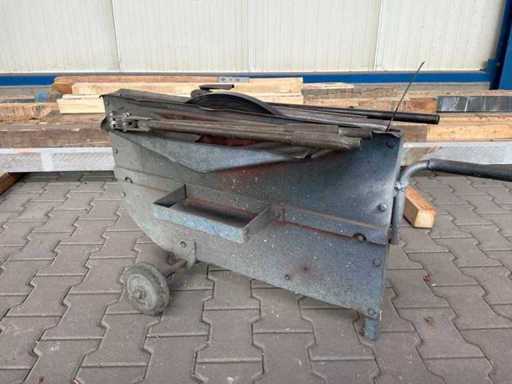 Przyczepa mobilna z nożyczkami