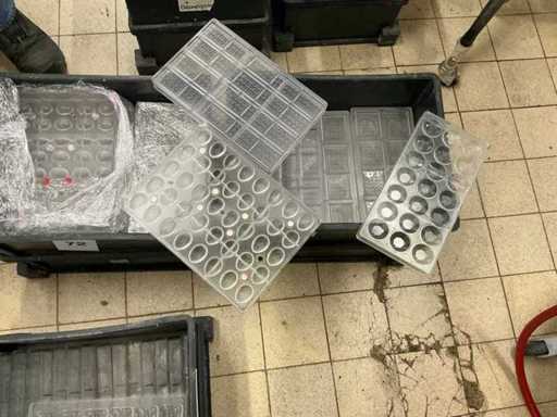 Partia różnych form czekoladowych