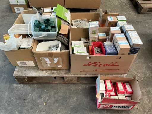 Partij diverse schroeven en pluggen