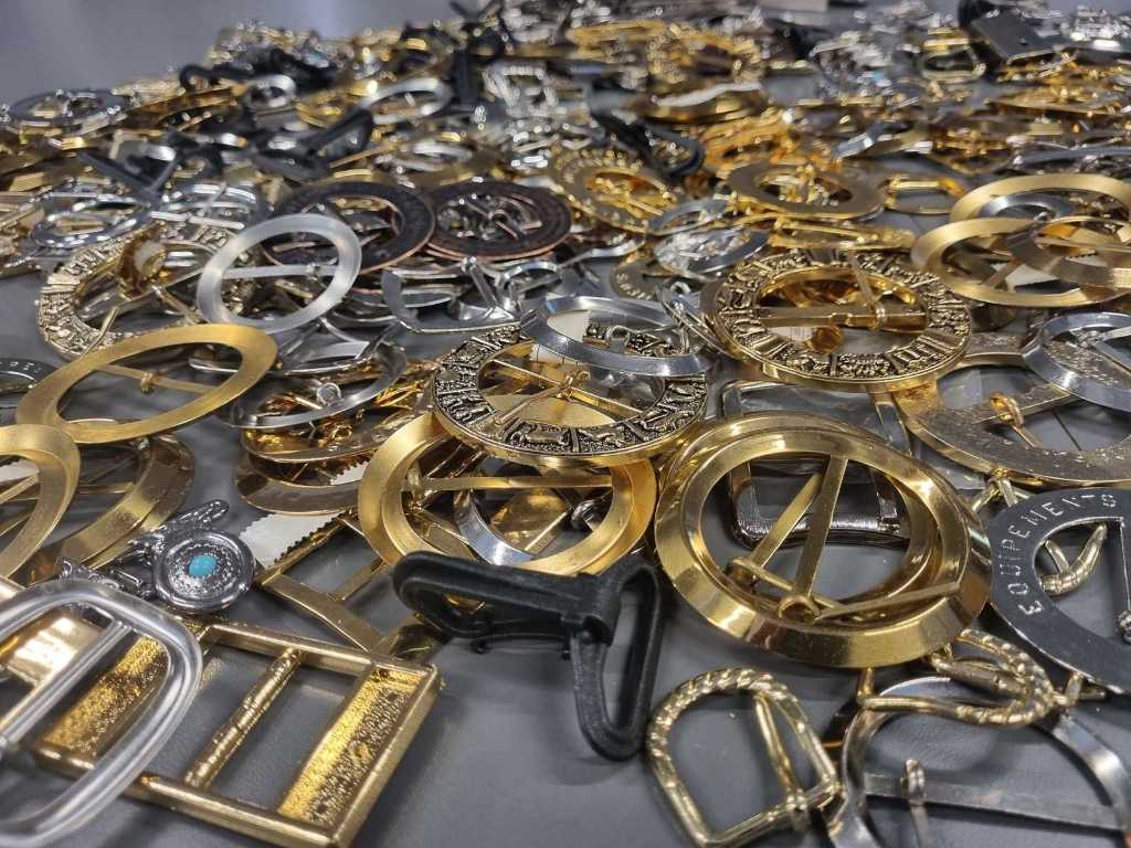200 pcs Assorted Buckles and Clasps Assortment Metal/Bronze/Silver/Gold/Plastic 
