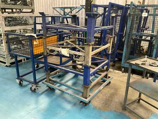 Various stackable undercarriages/supports (4x) on cart