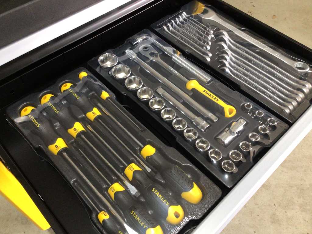 Servante atelier STANLEY avec set d'outils STHT6-80827