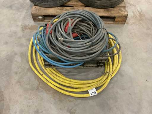 Vari tubi e elettricità