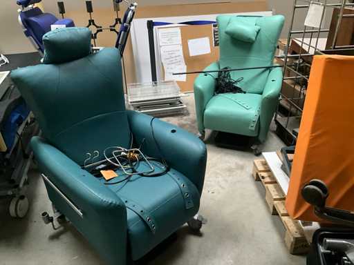 Various electric hospital seats (5x)