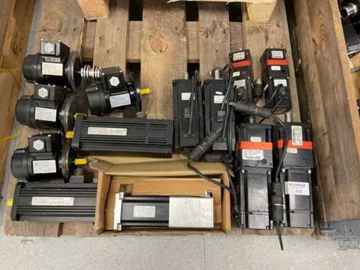 Tachodynamos and Servo motors (13x)