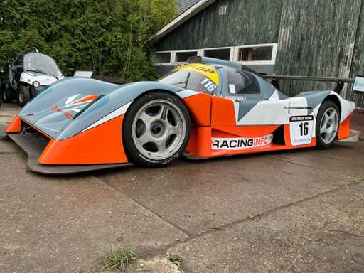 Stealth B6 – GT2-Rennwagen – 6,0L Ford/Panoz V8 – 680 PS – 950 kg – Hewland 6-Gang-Getriebe