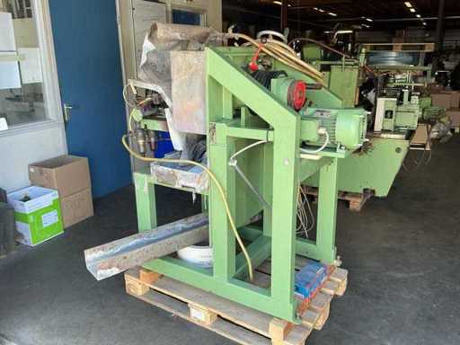 1980 Grinding machine (cylindrical grinding)