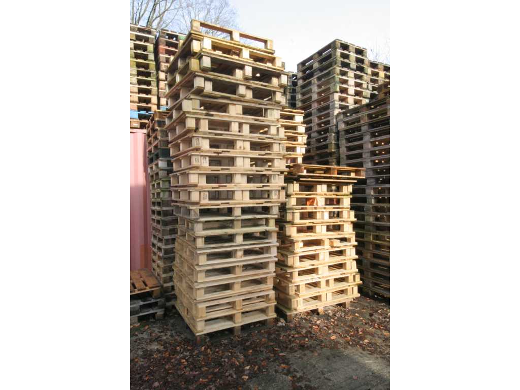 lot of +/- 110 pieces of pallets