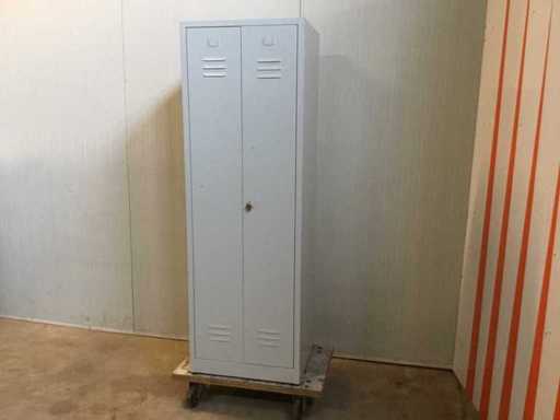 Locker cabinet