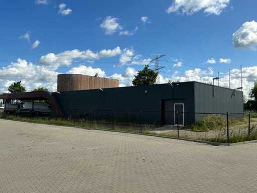 Volledig Bedrijfspand met Overkapping