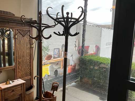 Houten staande antieke Kapstok (2x)