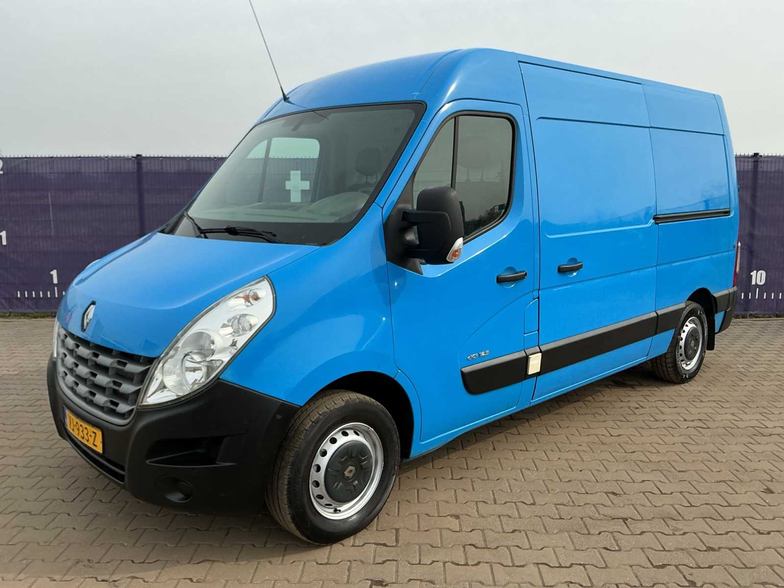 2014 – Renault – Master – T35 2.3 dCi L2H2EcDC – Commercial Vehicle