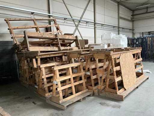 Un lot de diverși cerbi din lemn