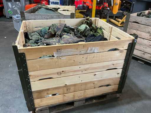 Diverse îmbrăcăminte militare