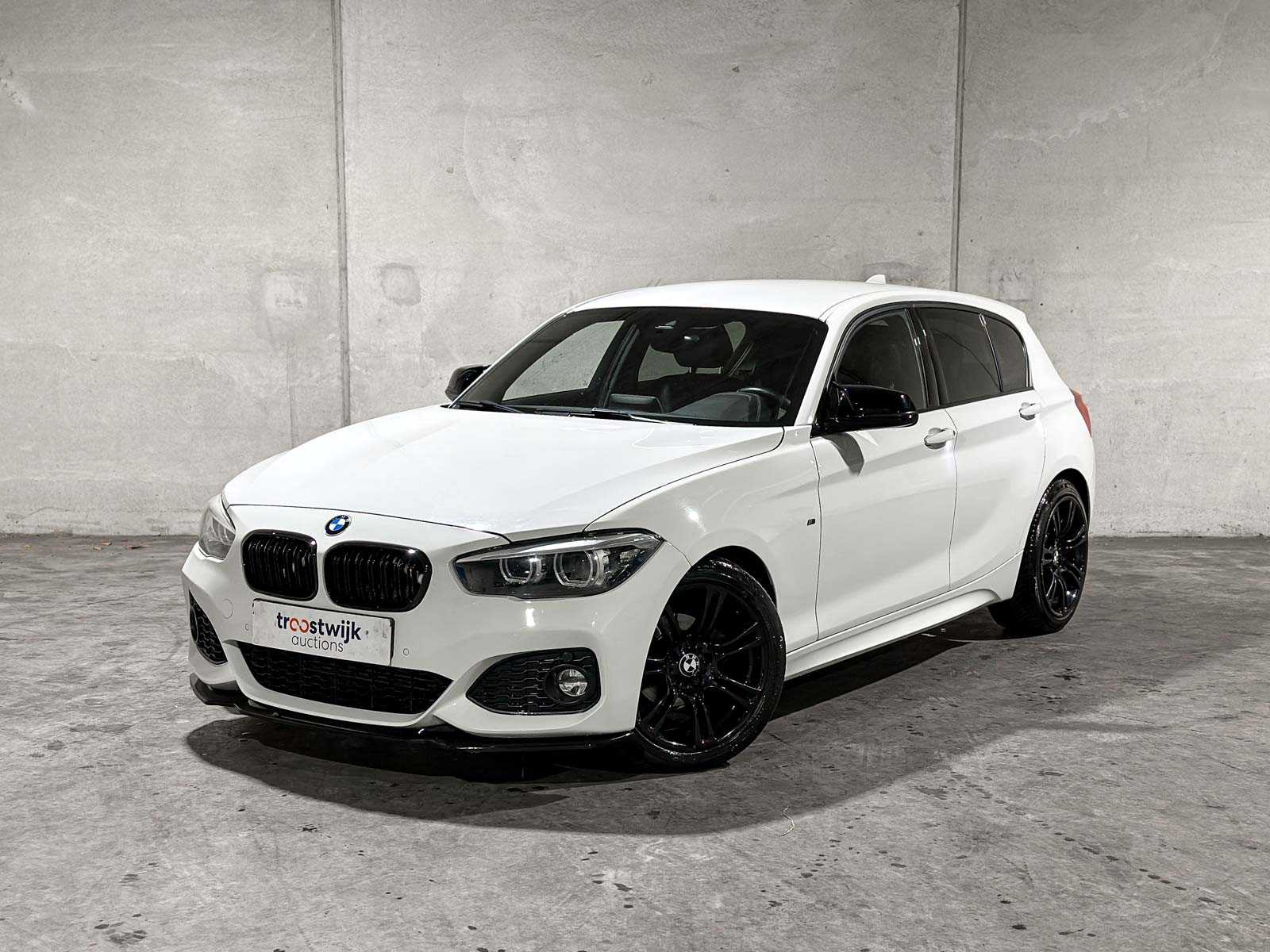 BMW 118i Edition M Sport Shadow High Executive 1-serie 134pk 2019, P-613-RT 