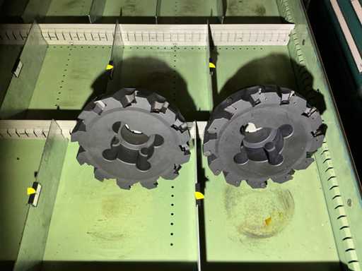 Face milling cutter with indexable inserts (2x)