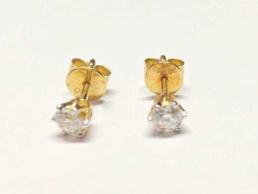 18 KT Yellow Gold Earring With Natural Diamond