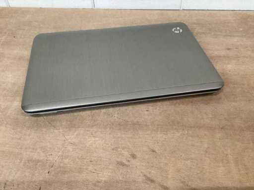 HP-Laptop mit Ladegerät