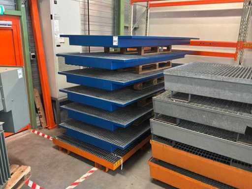 Stahllattenboden mit Sammeltablett und Regal (9x)