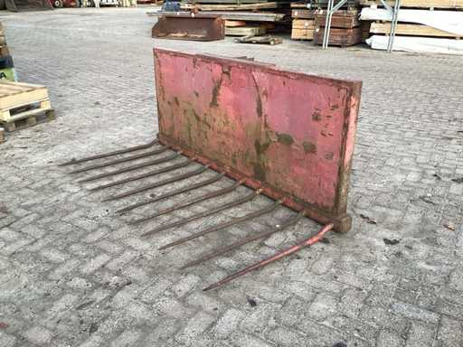 Prindere gunoi de grajd