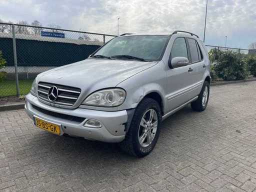 Vehiculul comercial Mercedes-Benz M-Class ML 270 CDI din 2001