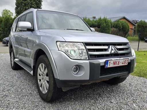 Mitsubishi Pajero Long Car