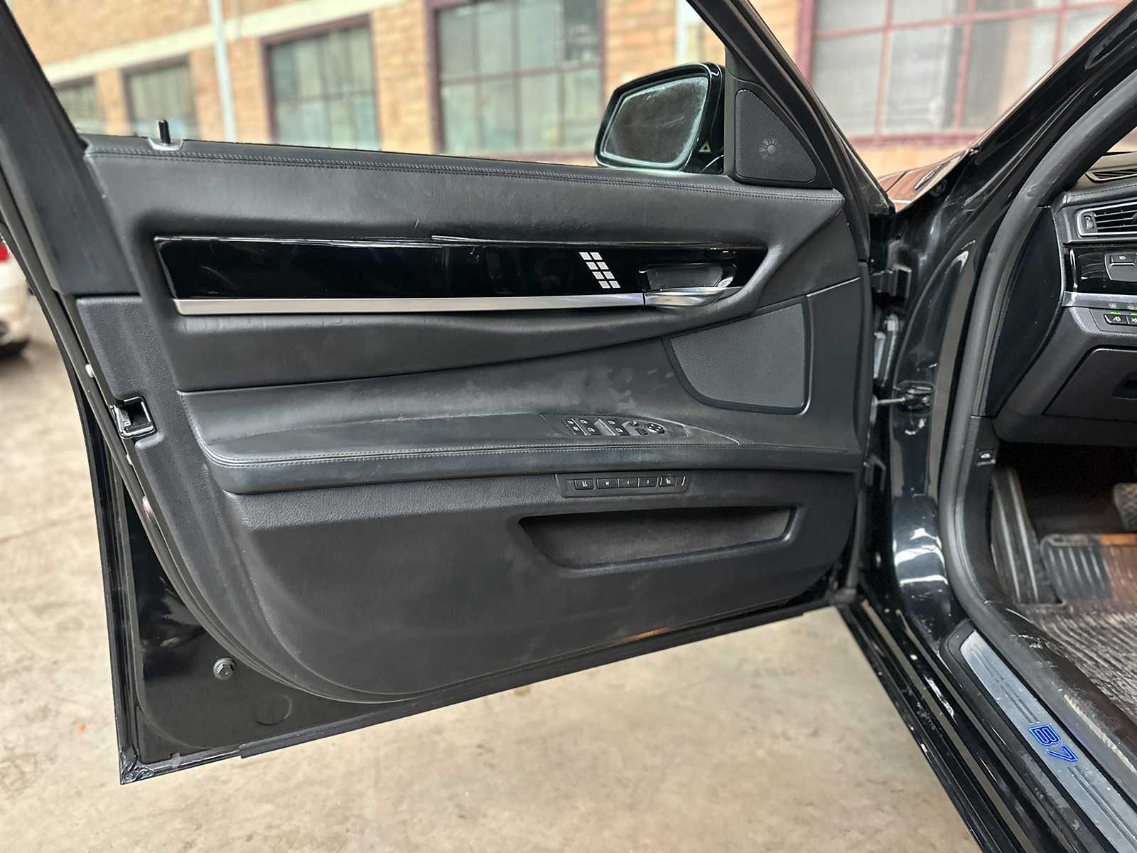 BMW Alpina B7 V8 507pk 2011