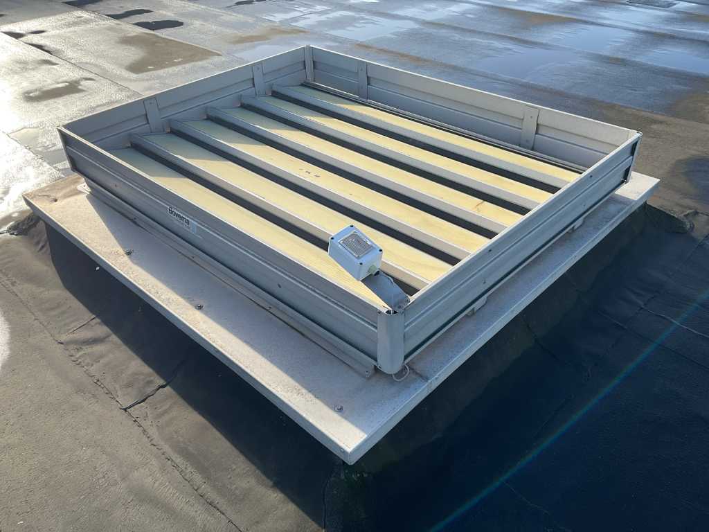 Roof ventilation hatch