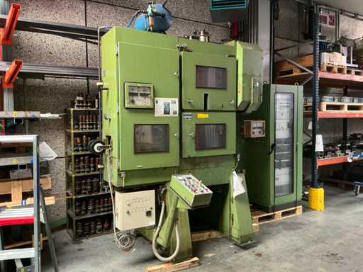 Kaiser 32T Press z 1979 roku