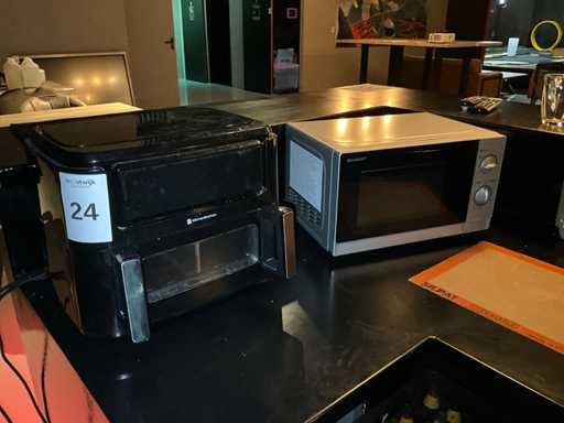 Friteuză cu aer, cuptor cu microunde și aparat de sandvișuri