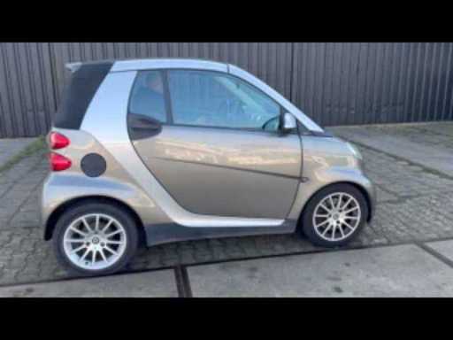 a6e3e700-cda9-4b35-9626-71b65d0bb960.mp4