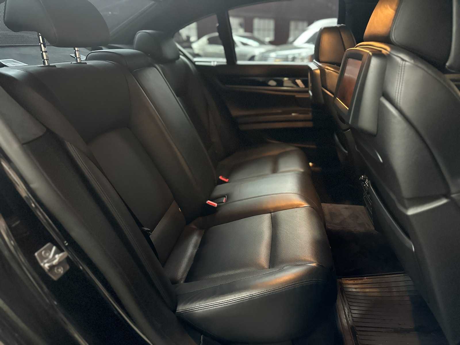 BMW Alpina B7 V8 507pk 2011