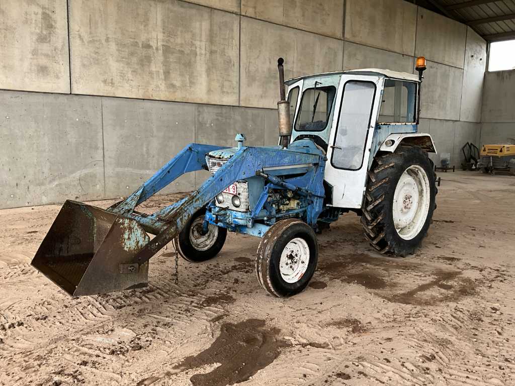 Tractor agricol Ford cu tracțiune pe două roți