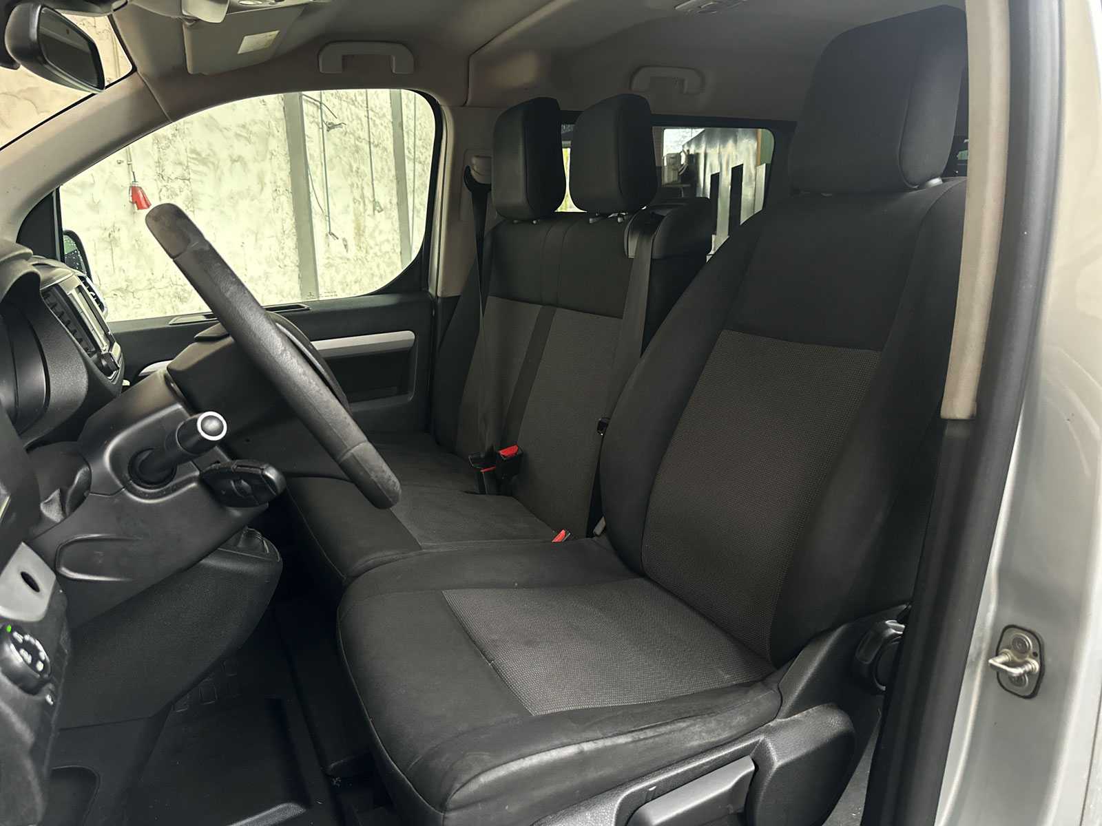 Peugeot Expert Traveller 1.5 9-Sitzer 120 PS 2019