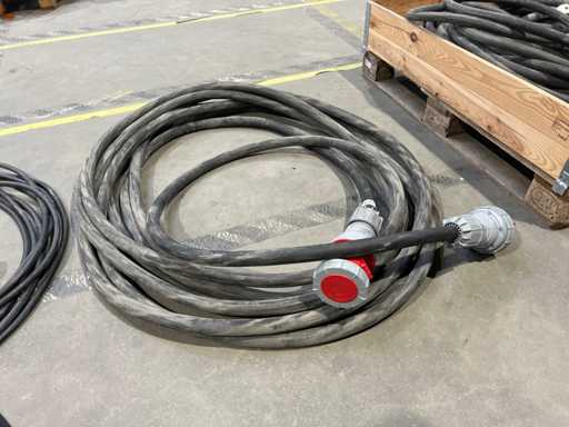 PCE 125A de 5 polos / 200–250V / 50–60Hz Tipo 046 Cable de extensión de alimentación pesada con enchufe CEE y CEE-contras (125A).